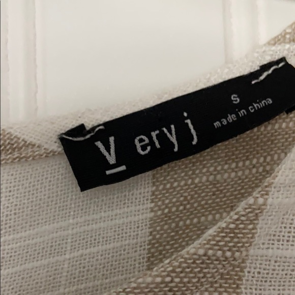 Linen Wrap Ruffle Dress - Picture 5 of 6